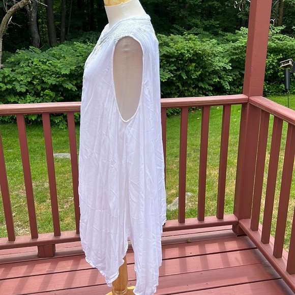 NWT! BIYA Johnny Was Size L white Saverio rayon embroidered top - Picture 7 of 13